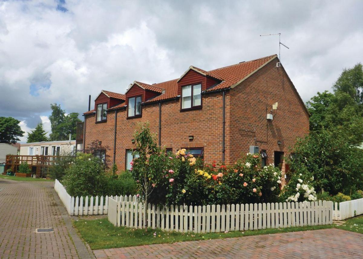 Weir Country Park Hotel Holtby Exterior foto